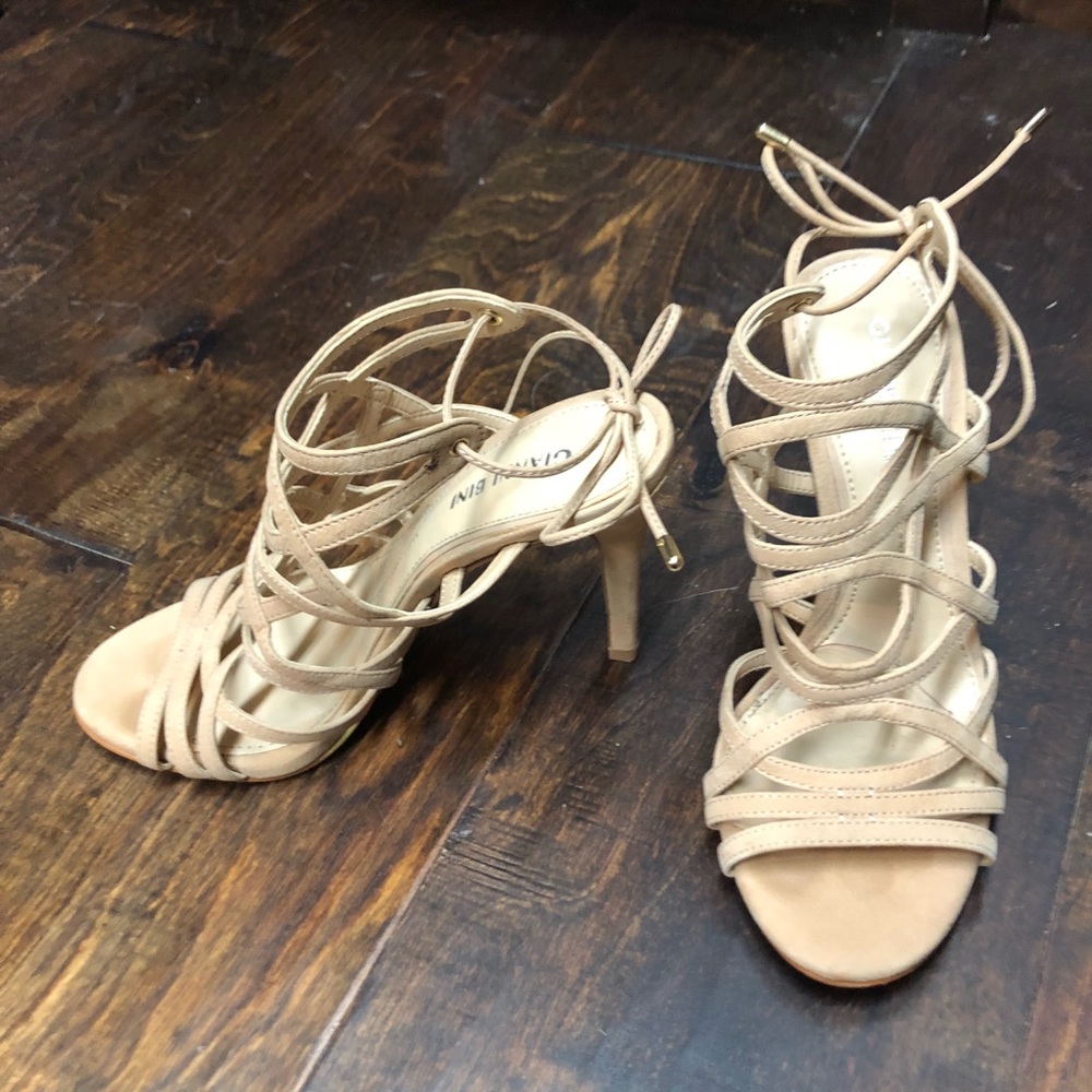 Size 5.5 Gianni Bini Strappy Heels
